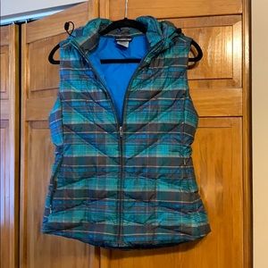Women’s plaid quilted vest, hooded.